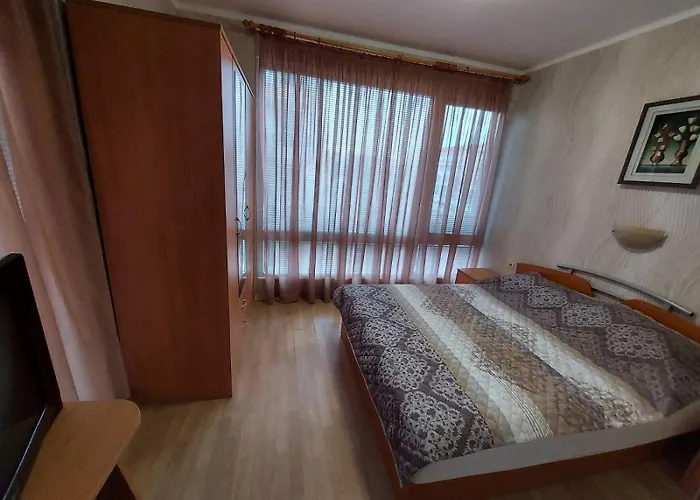 Larissa Apartman *
